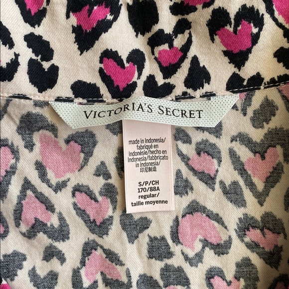 NWOT Victoria's Secret Pink and Black Heart Cheetah Print Button Down PJ Shirt - Picture 3 of 10